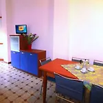 Lägenhet Colorful And Bright Apartment-beahost