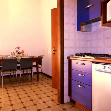 Colorful And Bright Apartment-beahost *